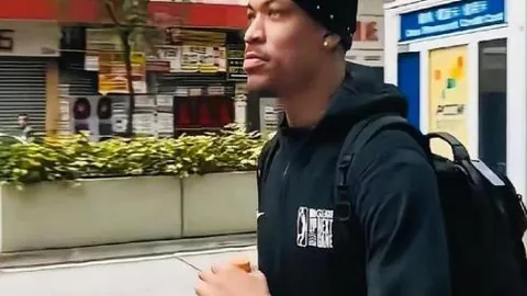 火箭豪取12连胜领跑，仅1负与太阳差距扩大42分，附加赛竞争边缘渐远